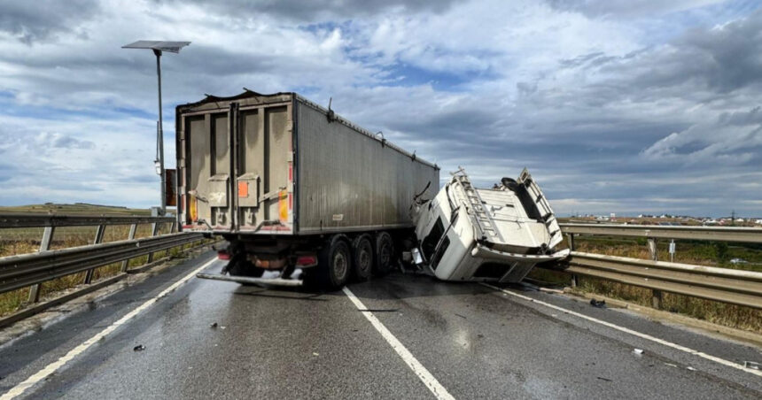 foto accident rutier pe centura sucevei soferul unui autocamion preluat de un echipaj smurd 6a9c4beaaa051