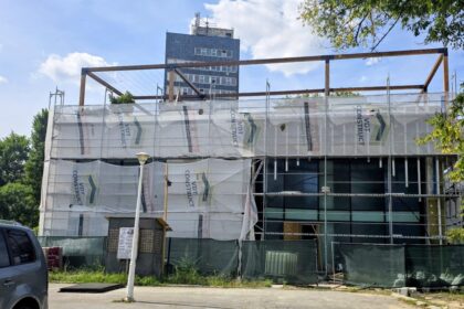 foto beton in locul spatiului verde o noua constructie rasare in zona fostului bazin din mamaia 6aac5f5200590