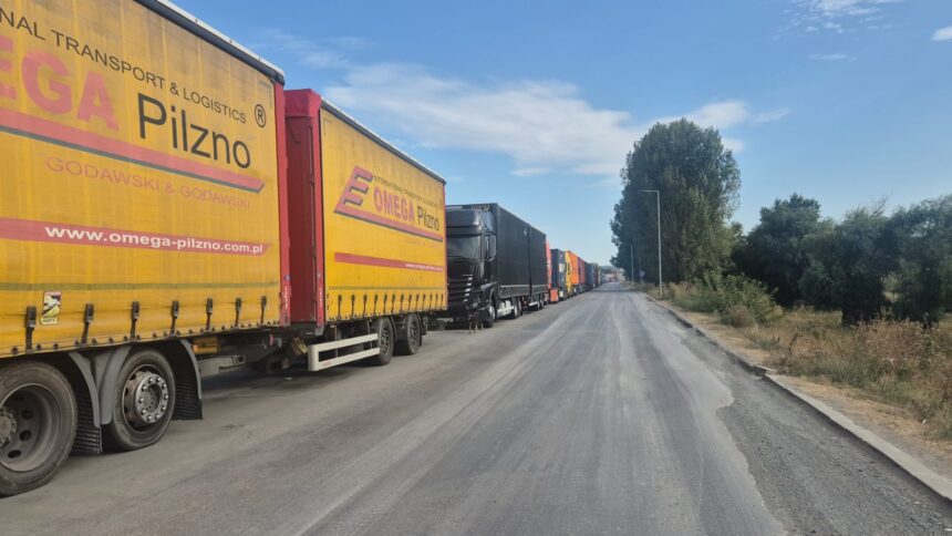 foto cozi kilometrice la pt isaccea orlivka blocaj major de tir uri cele mai multe ucrainene 6a96f26a77674