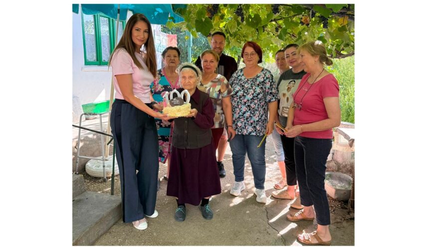 foto sarbatoare in comuna dumbraveni rada utupanu felicitata de administratia locala la implinirea unui secol de viata 6ab270b078f60