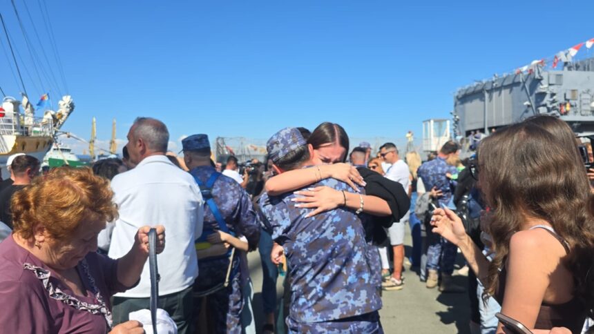 foto video revedere emotionanta in portul militar constanta studentii si marinarii de pe bricul mircea s au intors acasa dupa cinci luni pe mare 6aaa680da8bab