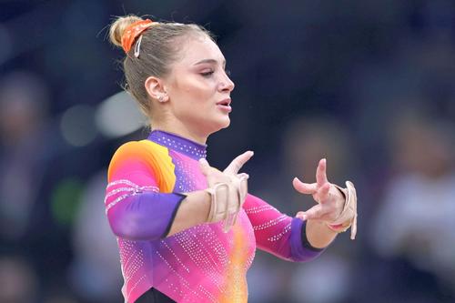 gimnasta de la csm constanta sabrina voinea a dominat concursul de selectie de la deva 6aa05f8a9ec93
