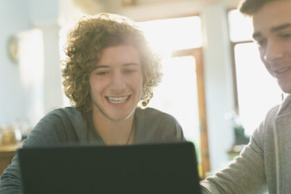 google ofera studentilor din romania 12 luni gratuite de abonament google ai plus 6aa29cf066911