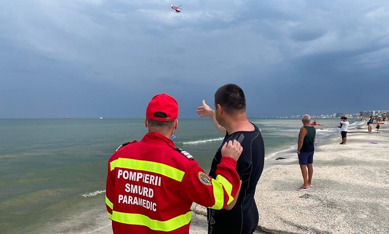 interventie de urgenta in eforie sud mama copil si adolescent scosi din valuri de salvamari 6a969380051a4