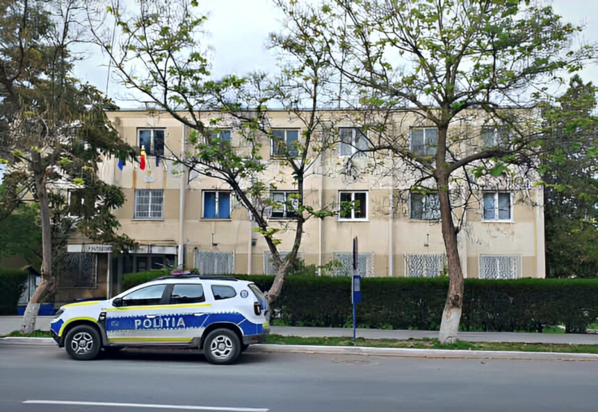 justitiara de harsova a vrut sa i bage in bucluc pe doi inculpati i a fotografiat si a anuntat politia ce au decis judecatorii 6abc34eb5e2ca