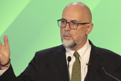 kelemen hunor senatorul lorant antal nu a avut mandat de la udmr sa fie in avionul bucuresti mykonos 6aa030a9a0cdb