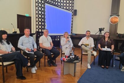 live foto video constantenii cu ochii pe regulamentul parcarilor din constanta ce spun cei care au venit la dezbaterea organizata de primarie 6aaa761f20f33