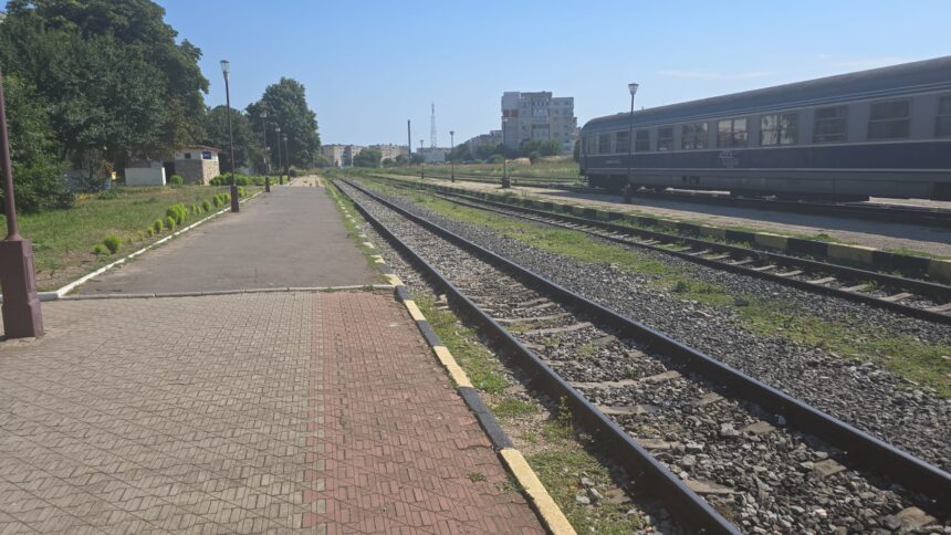mai multe trenuri de calatori oprite in statiile ovidiu cernavoda dunarea si fetesti din cauza unui incident la locomotiva unui marfar ce spune cfr 6a9ee979193ab