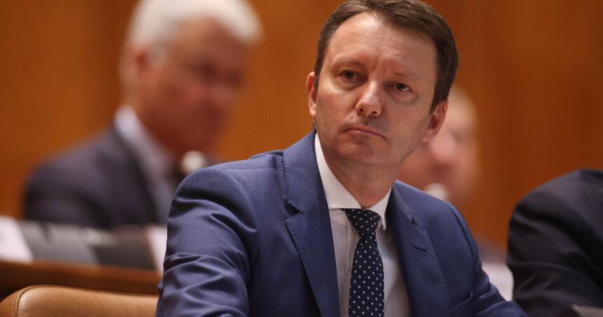 muresan dupa ce guvernul sau a picat in parlament partidele care au declansat criza politica au votat pentru prelungirea ei 6abd100778858