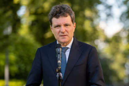 news alert nicusor dan prima reactie dupa violentele din piata victoriei actele de vandalism sunt inacceptabile si trebuie sanctionate drastic 6aa94d055464a