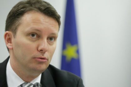 o fi de la reumatism siegfried muresan mesaj ironic despre zborul in grecia al lui florin manole victor ponta si cristian deliorga 6a9fddc7e00bf