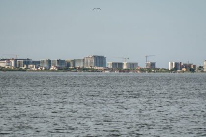 o noua investitie in mamaia imobil cu functiuni mixte pe un teren cu iesire la lacul siutghiol 6aab150262c46
