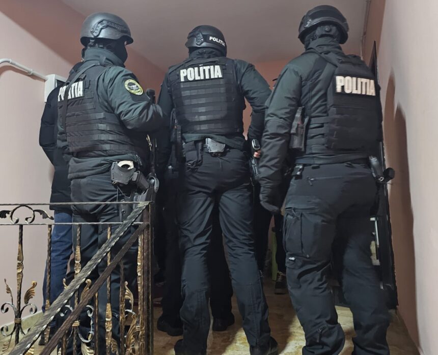 perchezitii in tulcea intr un dosar de evaziune fiscala si fals politistii au gasit medicamente expirate pesticide si peste 5 kilograme de tutun 6ab622ee61bc7