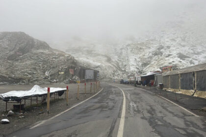 prima ninsoare pe transfagarasan din acest sezon rece soferii sunt sfatuiti sa se informeze inainte sa plece la drum 6ab2336036203