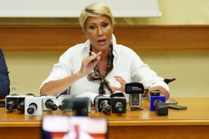 raluca turcan insista cu proiectul de lege prin care telefoanele mobile sunt interzise in scoli si licee 6aa479270d97e