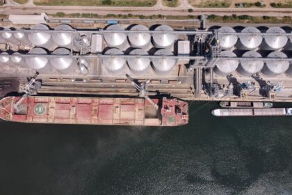s a ales ca ul companiei comvex sa pentru urmatorii 4 ani operatorul portuar va construi cu 63 milioane de euro un nou terminal de ingrasaminte in dana 84 a portului constanta 6ab1691823112