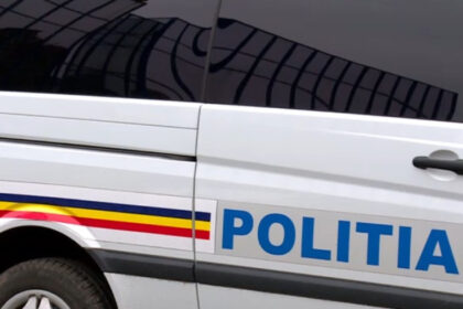 scandal la un colegiu din ploiesti parinte scos incatusat din incinta scolii dupa ce a provocat un accident si s a certat cu portarul 6aa7fb83a8d06