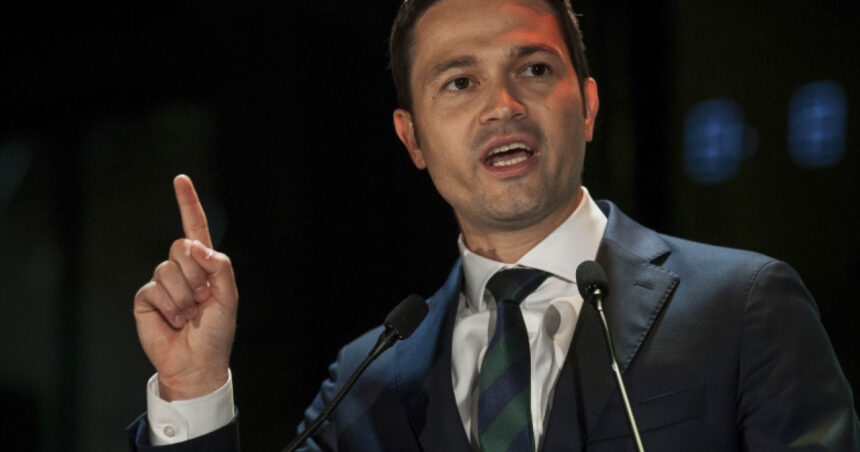 sighiartau prestatia politica a lui grindeanu de un ridicol care ne aduce aminte de ciolacu continua declinul inceput in era dragnea 6ab556af82e1f