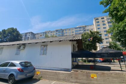 surse biserica improvizata pe trotuar in zona macul rosu va fi demolata pana vineri 6a96a9594ff3a