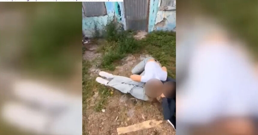trei tinere din mangalia au batut crunt o fata de 15 ani din cauza unei provocari pe tiktok 6ab3e3c33621a
