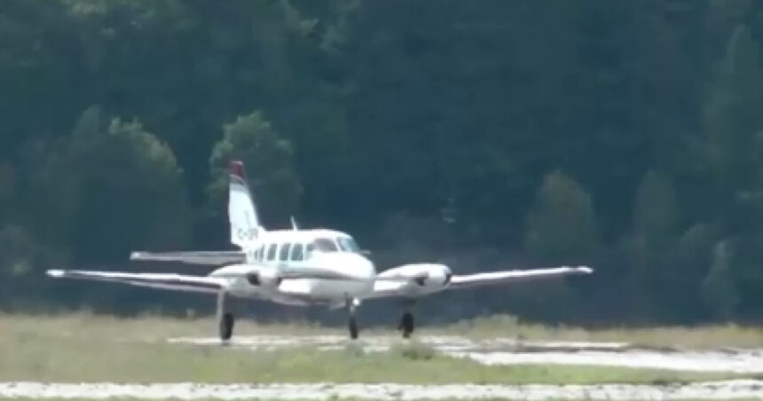 un avion de mici dimensiuni a aterizat fortat pe aerodromul din iasi pilotul a fost ranit si a ajuns la spital 6aba49e48b18c