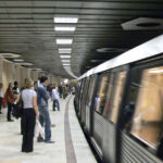 video calator cazut pe sine la statia de metrou stefan cel mare aglomeratie mare circulatia trenurilor a fost reorganizata 6aa24f958b766