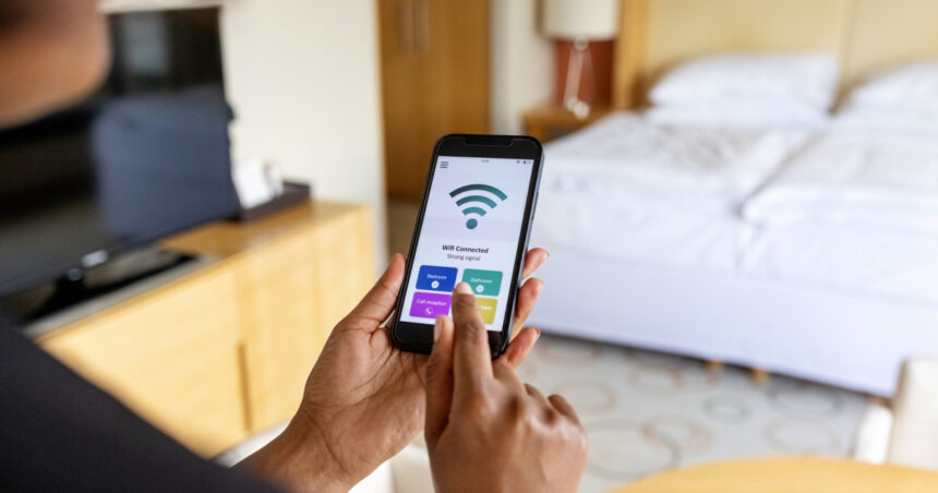 video capcana retelelor wi fi gratuite cum iti pot fi furate parolele si banii cand te conectezi la internet in aeroport hotel sau cafenele 6aaf697802897