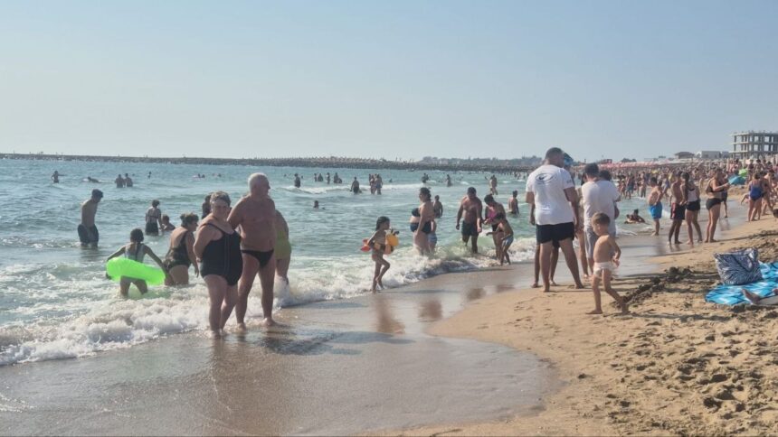 video doi turisti din iasi sot si sotie scosi la limita din mare la eforie nord femeia a ajuns la spital 6a9d390c3f872