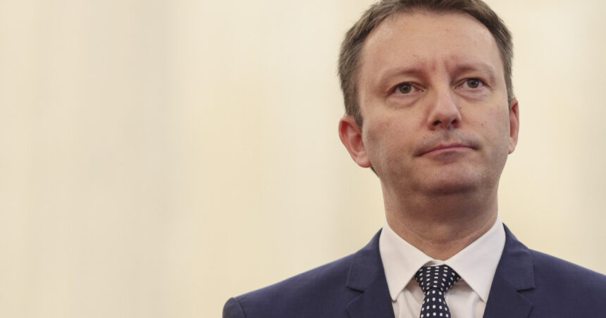 video nicusor dan a semnat decretul prin care il desemneaza premier pe siegfried muresan surse 6aaeb12595071