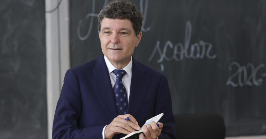 video nicusor dan dupa vizita la o scoala din curcani judetul calarasi o greseala pe care o facem e ca nu valorizam cunoasterea 6a9e8c831dbc3