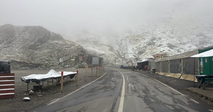 video ninsoare abundenta pe transfagarasan au intervenit drumarii soferii trebuie sa fie pregatiti sa conduca in conditii de iarna 6ab37dab83111
