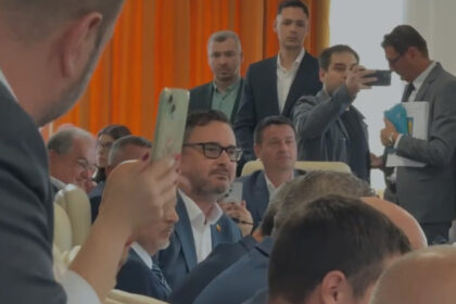 video scandal in sedinta in care parlamentarii au aprobat trimiterea a 20 de militari romani la comandamentul pentru ucraina 6aaa5c86c1de7