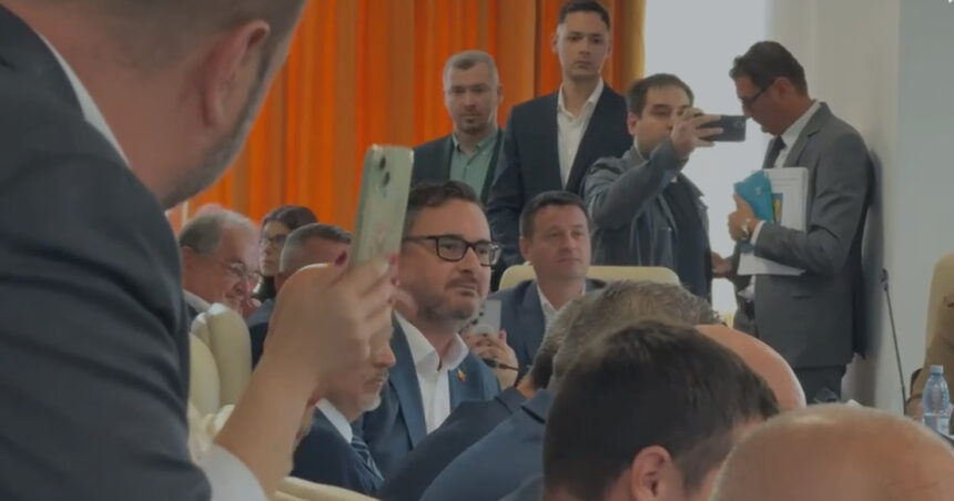 video scandal in sedinta in care parlamentarii au aprobat trimiterea a 20 de militari romani la comandamentul pentru ucraina 6aaa5c86c1de7