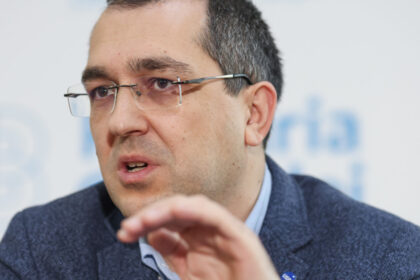 vlad voiculescu ii transmite lui siegfried muresan ca se poate baza pe voturile usr in parlament ii doresc sa reuseasca 6aac24c39dd00