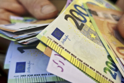 anchetatorii au aflat cum au disparut cei 700 000 de euro confiscati de vamesi pe aeroportul otopeni 6ae472de2fed5