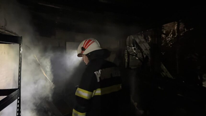 arde o casa din tortoman o persoana ar fi surprinsa in interior 6acd1f8c7fd1f
