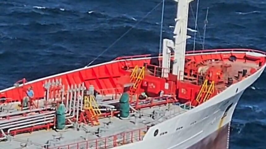 autoritatea navala romana 5 dintre marinarii de pe nava wine trader au fost recuperati alte 7 persoane sunt inca date disparute 6ad09901551f6