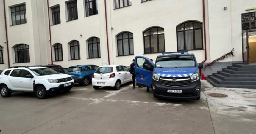 breaking news un elev de 15 ani a injunghiat un coleg la un liceu din pitesti baiatul ranit a ajuns la spital martor a inceput sa dea cu maceta 6ad9c73cbab65