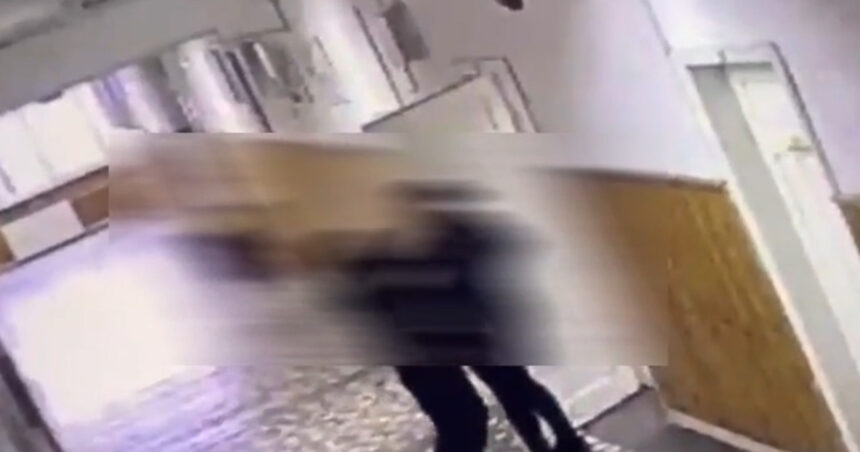 care e starea de sanatate a profesoarei ingunghiate in bistrita politia cauta persoana care a distribuit imaginile cu atacul elevului 6ad74e68a3e94