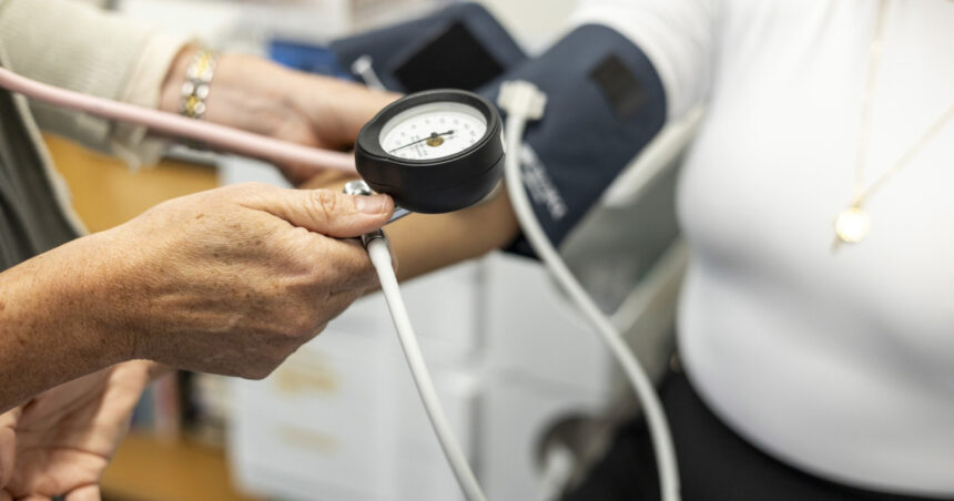ce activitate simpla poate reduce tensiunea arteriala mai mult decat 30 de minute de exercitii fizice moderate studiu 6ad4f8de5b63f