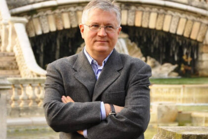 consulul general al romaniei la lyon rechemat acesta ar urma sa fie numit seful cancelariei premierului cine e oleg ungureanu 6adb28b7e07fd