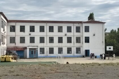 eleva de la liceul virgil madgearu din constanta batuta de o colega ce transmit politistii 6ac605f86e319