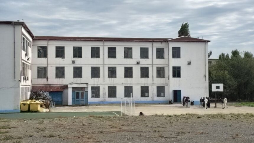 eleva de la liceul virgil madgearu din constanta batuta de o colega ce transmit politistii 6ac605f86e319