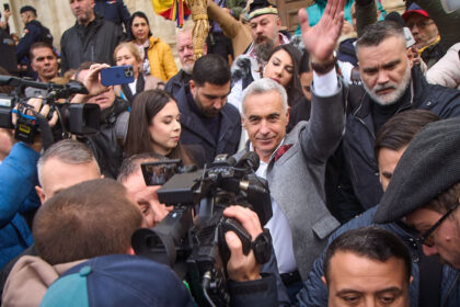 foto fiul lui calin georgescu a castigat balonul de aur o postare ironica pe tiktok virala in randul sustinatorilor asa tata asa fiu 6ae332e909b92