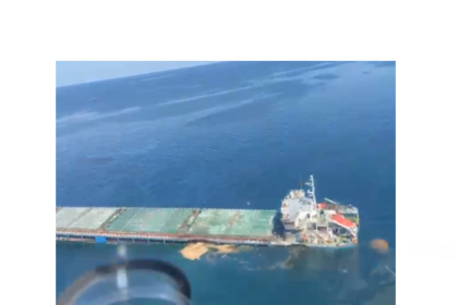 foto imagini impresionante cu nava care se scufunda in marea neagra 2 morti si 11 raniti dupa ce ar fi fost lovita de o drona 6ac386207899a