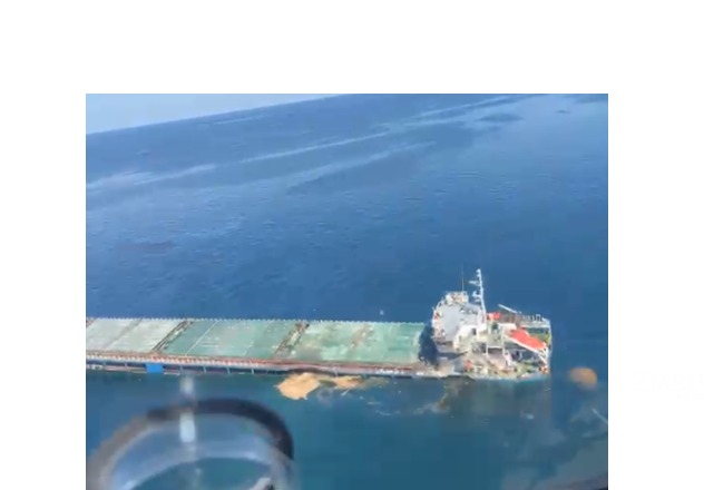foto imagini impresionante cu nava care se scufunda in marea neagra 2 morti si 11 raniti dupa ce ar fi fost lovita de o drona 6ac386207899a