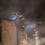 foto o casa din ostrov judetul tulcea a luat foc in toiul noptii o femeie a reusit sa scape din flacari 6acdcf5ac3bd6