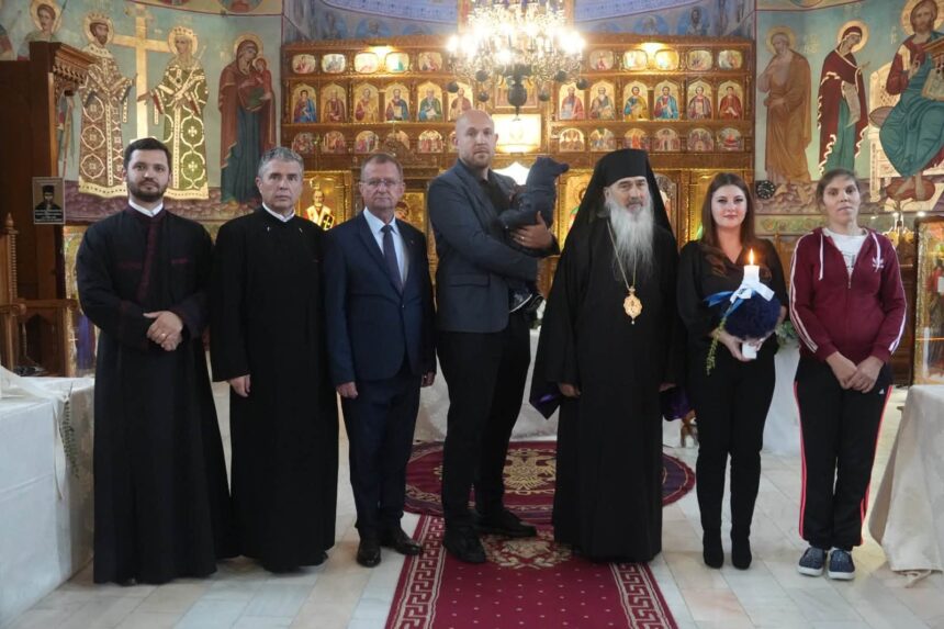 foto primaria cumpana continua traditia botezurilor sociale ips teodosie nas de botez pentru micutul luca constantin 6ace5f80e1363