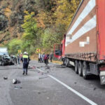 foto trafic rutier blocat pe valea oltului in urma unui accident rutier o persoana incarcerata 6ada30a44093d
