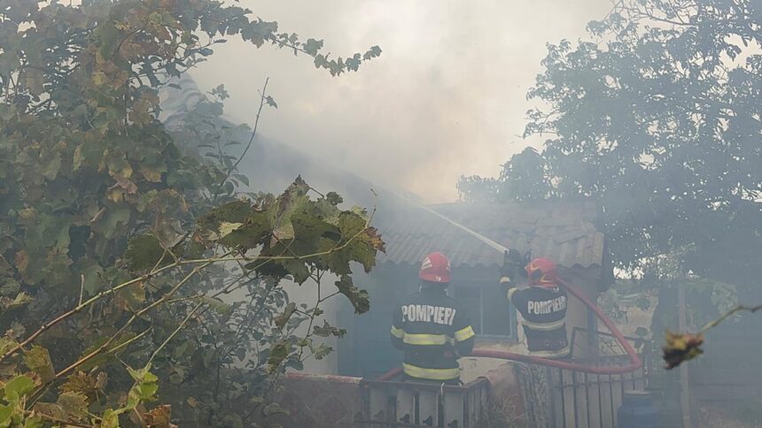 foto video o casa din nalbant judetul tulcea cuprinsa de flacari un barbat a reusit sa fuga din incendiu 6ad0dbd15bd7c